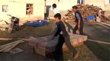 Tenis Aşkıyla Hurdalardan Masa Yaptılar