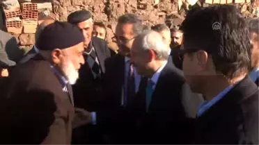 Kılıçdaroğlu, Şehit Uysal'ın Babaevini Ziyaret Etti