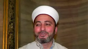 Sultanahmet'te Cuma Hutbesini İngilizce Özetleyen Kızılaslan: Bu Bir İhtiyaç