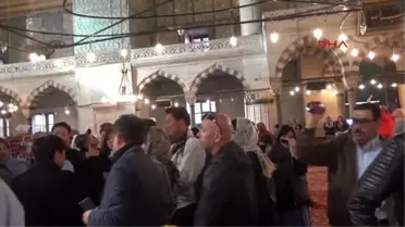 Sultanahmet?te Cuma Hutbesini İngilizce Özetleyen Kızılaslan: Bu Bir İhtiyaç