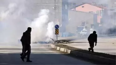 Yüksekova'da Sokağa Çıkma Yasağında 2 Cenaze Toprağa Verilirken Olay Çıktı