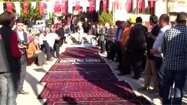 Cami Restorasyonunda 300 Yıllık Yağcıbedir Halısı Bulundu