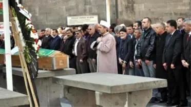 Saha Komiserine Hazin Tören