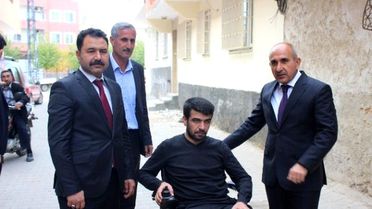 Engelliye Akülü Araba