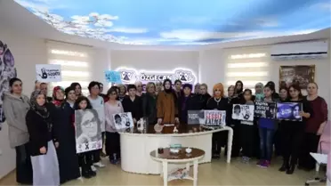 Özgecan'da 'Şiddet' Tepkisi