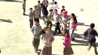 Sığınmacı Çocukları Türkçe Öğreniyor