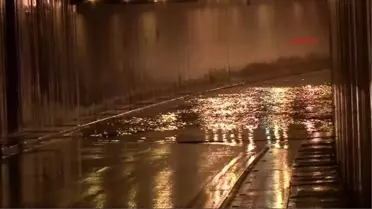 İzmir- Yağmur Nedeniyle Altgeçitleri Su Bastı