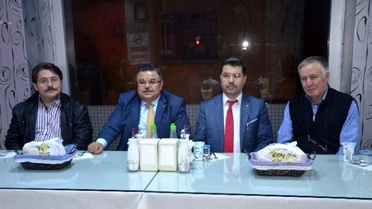 M Plakalı Minibüsçülerden Öğretmenlere Yemek