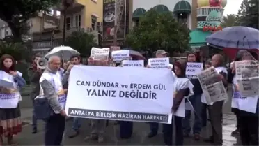 Antalya - Can Dündar ve Erdem Gül'e Yağmur Altında Destek Protestosu
