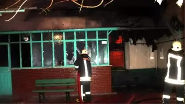 90 Yıllık Cami Çıkan Yangında Kül Oldu