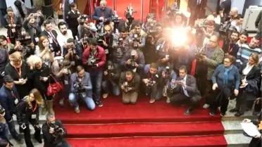 Gül Sunal, Eşi Adına Açılan Sergide Gözyaşlarını Tutamadı