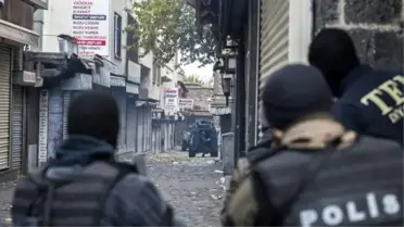Sur'da Çatışma: 4 Polis Yaralandı