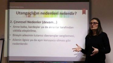 Utangaçlıkla Baş Edebilmenin Yolu Korkuları Yenmekten Geçiyor