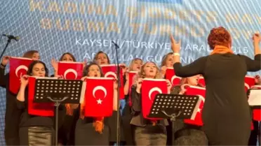 Kayseri'de Turuncu Fularlı Kadınlar, Şiddete Karşı Türkü Söyledi
