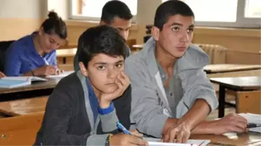 Silopi'de Hem Doktor, Hem Öğretmen