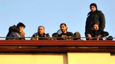 4 Aydır Alamadıkları Maaşlarını İsteyen İşçilere Polisten Sert Müdahale