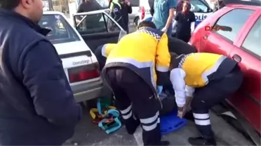 Yerköy'de 2 Otomobil Çarpıştı: 5 Yaralı