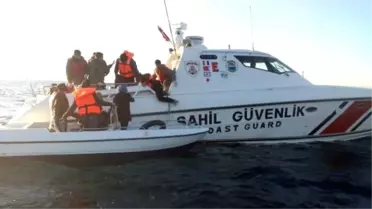 Küçükkuyu Açıklarında 14 Kaçak Göçmen Yakalandı