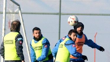 Bb Erzurumspor Dondurucu Soğukta İdman Yaptı