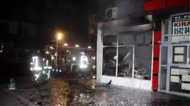 Çıkan Yangında Bakkal Dükkanı Küle Döndü