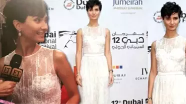 Tuba Büyüküstün Kırmızı Halıda Göz Kamaştırdı