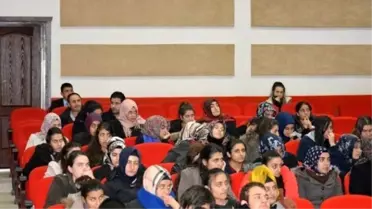 Büyükşehir Belediyesi Aşkale'de Kitap Dağıttı...