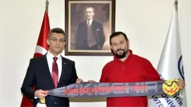ESOGÜ'den Eskişehirspor'a Dev Bayraklı Destek