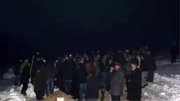 Cenazeler Eksi 22 Derece Soğukta Toprağa Verildi