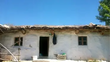 Pamukkale'de İki Aileye Ev Yapıldı