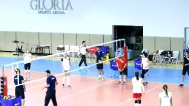 A Milli Kadın Voleybol Takımı Antalya'da Kampa Girdi