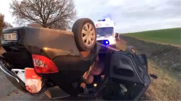 Üç Kişilik Aile Takla Atan Otomobilde Yaralandı