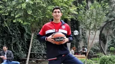 2.06'lık Boyuyla 'En Küçük' Oldu