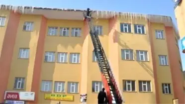 İtfaiyenin 'Buz Kırma Timi' Görev Başında