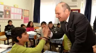 Vali Çakacak, Silifke'de Öğrencilerle Buluştu