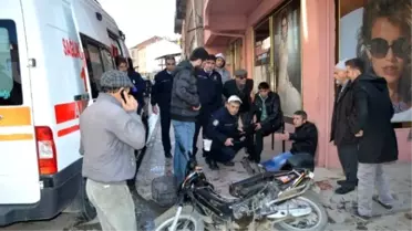 Otomobille Motosiklet Çarpıştı: 2 Yaralı