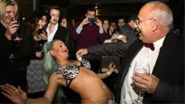 Özel İzinle Cezaevinden Çıkan Nişanyan, Sırrı Süreyya ile Parti Verdi, Dansöz Oynattı!