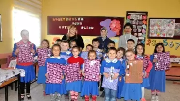 Üniversite Öğrencileri Miniklere Hediyeler Götürdü