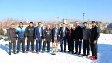 Erzurum Güreş Takımı İkincilik Kupasının Sahibi Oldu