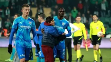 Küçük Taraftarlar Sahaya Atlayıp Bakaya Traore'ye Sarıldı