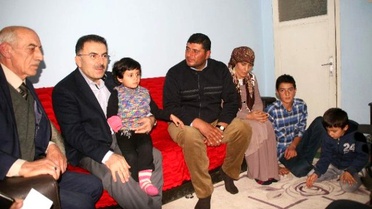 Yozgat Milletvekili Soysal, Kolu Kesilen Küçük Meryem'in İşsiz Babasına İş Sözü Verdi