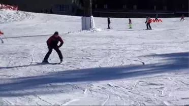 Bolu Kartalkaya'da Yapay Karda Kayak Keyfi