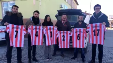 Cbü'lü Öğrenciler Kardeşlerini Unutmadı