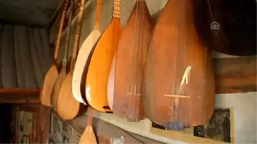 Atölyesini 'Bağlama Müzesi'Ne Dönüştürdü