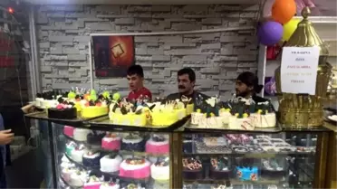 Bitlis'te Yılbaşına Özel Altınlı Pasta