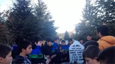 Pehlivanlar, Merhum Başpehlivan Elbeye'nin Mezarını Ziyaret Ettiler