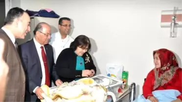 Yeni Yılın İlk Bebeklerine Vali ve Başkan'dan Altın
