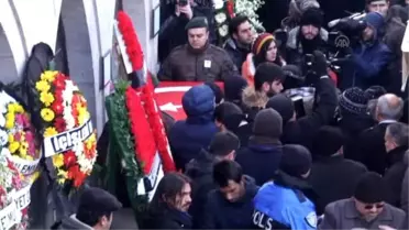 Şehit Özel Harekat Polisi Kenan Ardıç'ın Cenazesi Defnedildi (2)