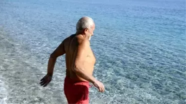 Antalya'da Kar Alarmı Öncesi Deniz ve Güneş Keyfi