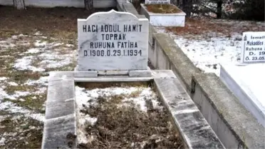 Halis Ağa İçin Babasının Kabrinden Toprak Alındı
