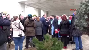 Trabzon'da Görevlerine Son Verilen Hastane İşçilerinden Protesto Eylemi